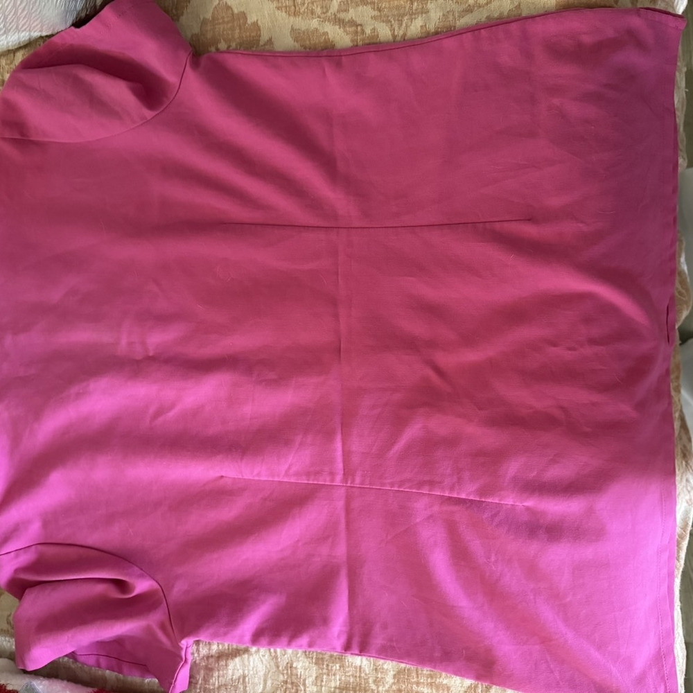 Figs Pink Scrub Top And Joggers. Joggers Size Medium Top Size Large - Picture 2 of 5